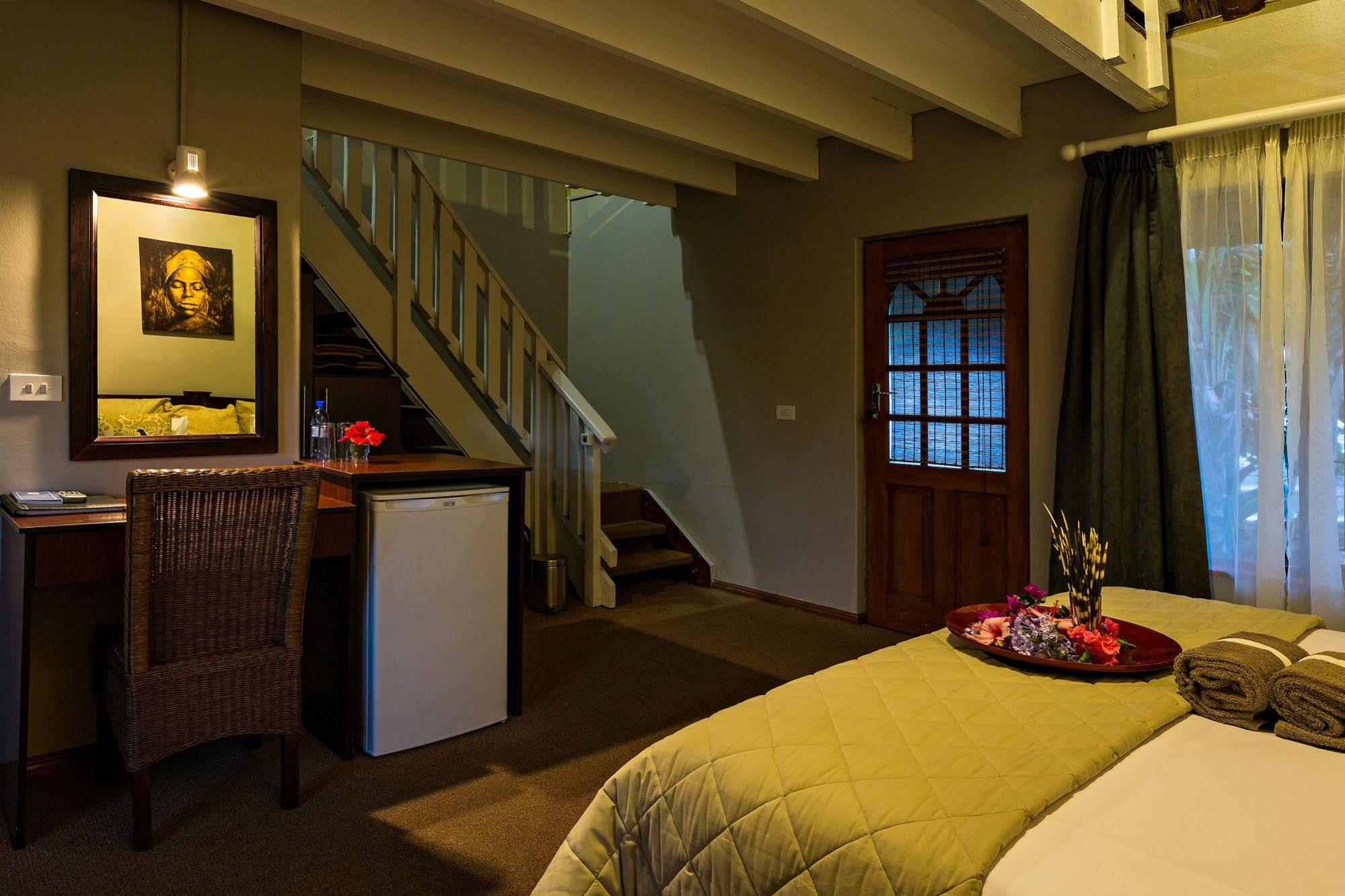 Thatchwood Country Lodge Сент-Френсис-Бей Экстерьер фото